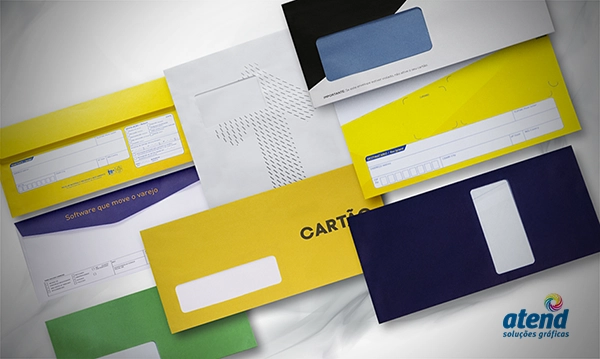 Envelopes personalizados utilizados por bancos e planos de saúde para envio de documentos